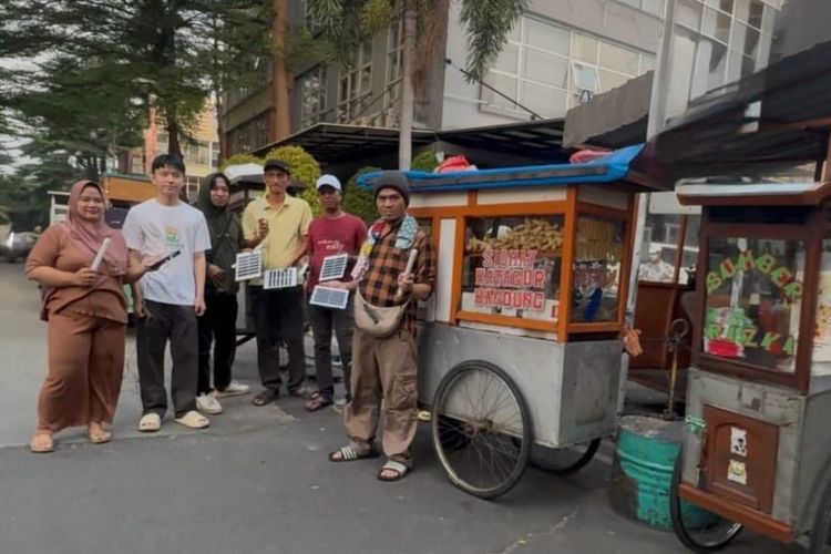 Pelajar Ini Kembangkan Lampu Tenaga Surya untuk PKL, Pendapatan Naik 35 Persen