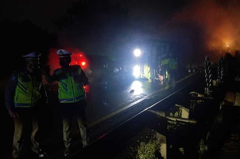 Truk Tangki Kimia Tabrak Bus di Tol Tangerang-Merak, Ada Korban Jiwa