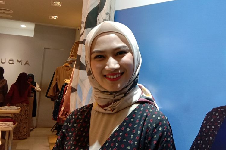 Melody Laksani membuka kolaborasi busana muslim dengan merek SUQMA X Melody di Kota Kasablanka, Jakarta Selatan, Kamia (25/4/2019).