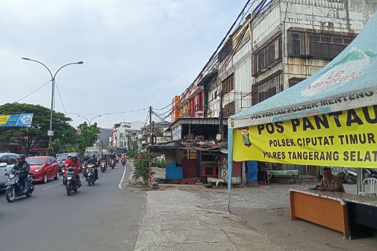 Posko Penyekatan Sandratex Ciputat Timur Tangerang Selatan, Senin (11/4/2022)