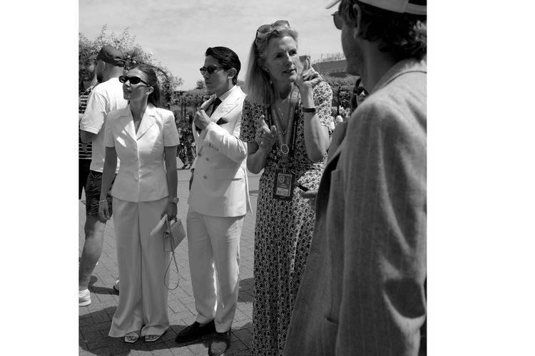 Pangeran Abdul Mateen dan Anisha Rosnah dari Brunei Darussalam tampil dalam balutan busana serba putih saat menghadiri Wimbledon 2025 di Inggris.