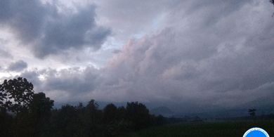 Tangkapan layar Gunung Raung yang berkabut dengan intensitas 0-II kabut.