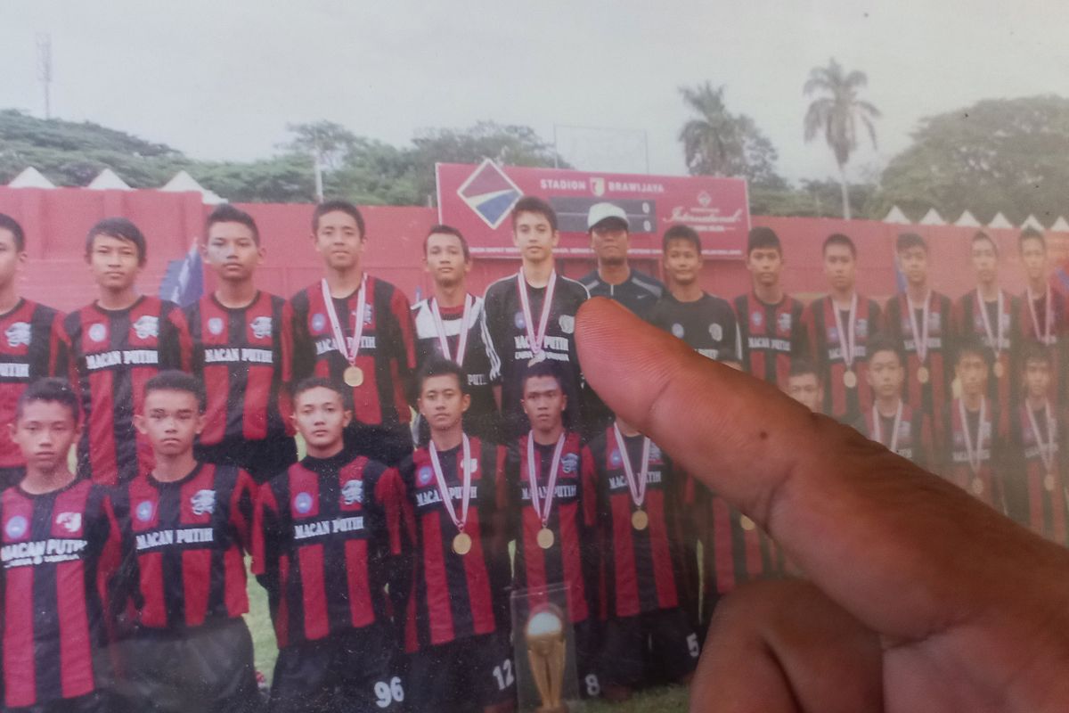 Foto kenangan Nadeo dan tim saat menempa karir di SSB Macan Putih, Kediri, Jawa Timur.