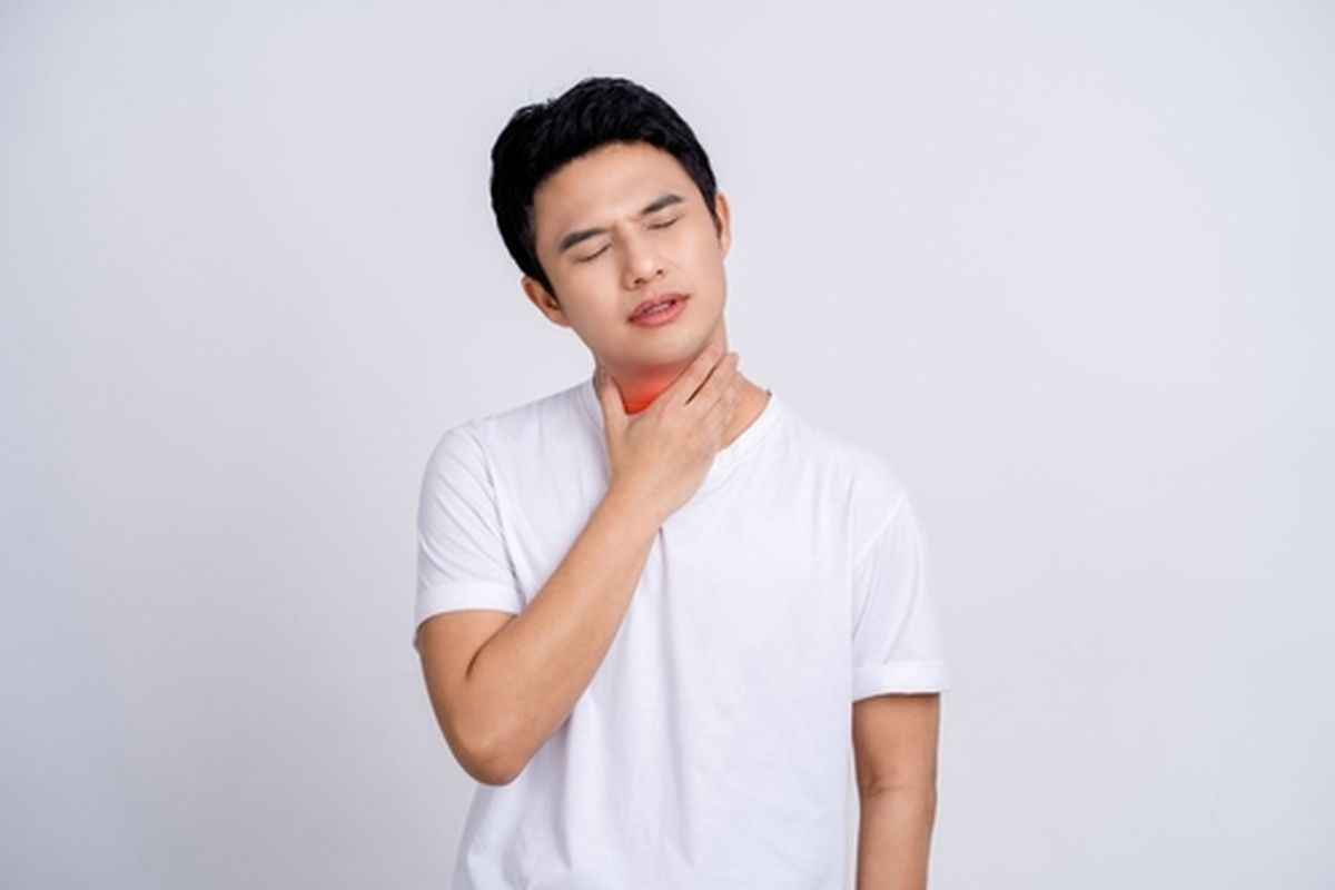 Ilustrasi sakit tenggorokan, penyebab sakit tenggorokan, cara mengatasi sakit tenggorokan. 