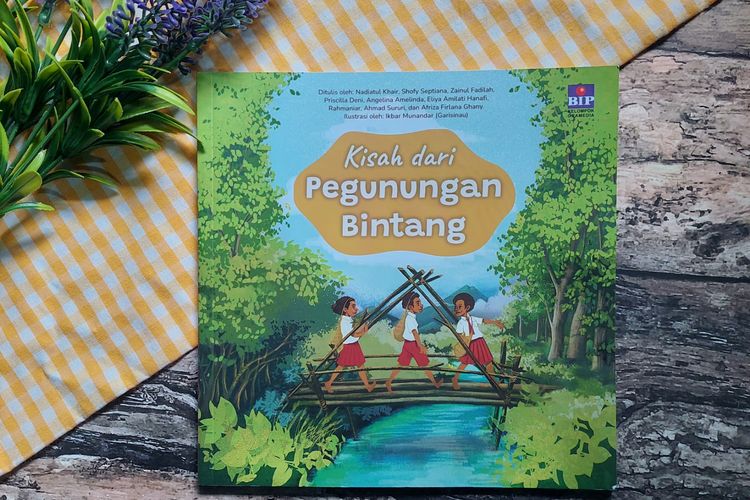 Buku Kisah dari Pegunungan Bintang