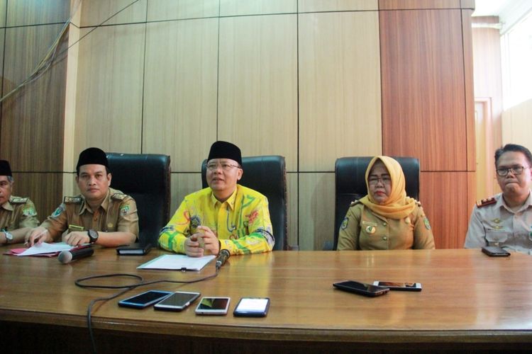 Gubernur Bengkulu, Rohidin Mersyah gelar konfrensi pera antisipasi virus Corona menyebar di Bengkulu