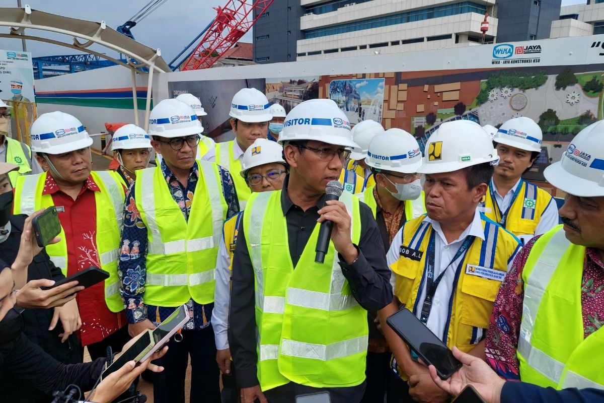 Penjabat Gubernur DKI Jakarta Heru Budi Hartono saat ditemui usai meninjau sodetam Kali Ciliwung di Jalan Otista III, Jatinegara, Jakarta Timur, Kamis (1/12/2022) sore.