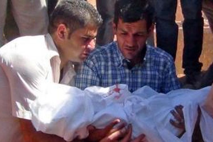 Sang ayah, Abdullah Kurdi, terlibat langsung dalam proses pemakaman dua anak dan istrinya di wilayah kota Kobane, Suriah, yang dikuasai oleh kelompok Kurdi.