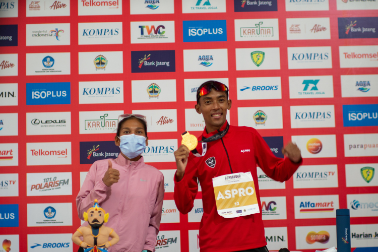 Odekta Naibaho dan Agus Prayogo berhasil merebut gelar sebagai female winner dan male winner pada ajang Borobudur Marathon Elite Race 2021. 