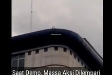 Video Viral, Massa Aksi di Medan Dilempari Batu dari Atas Gedung DPRD 