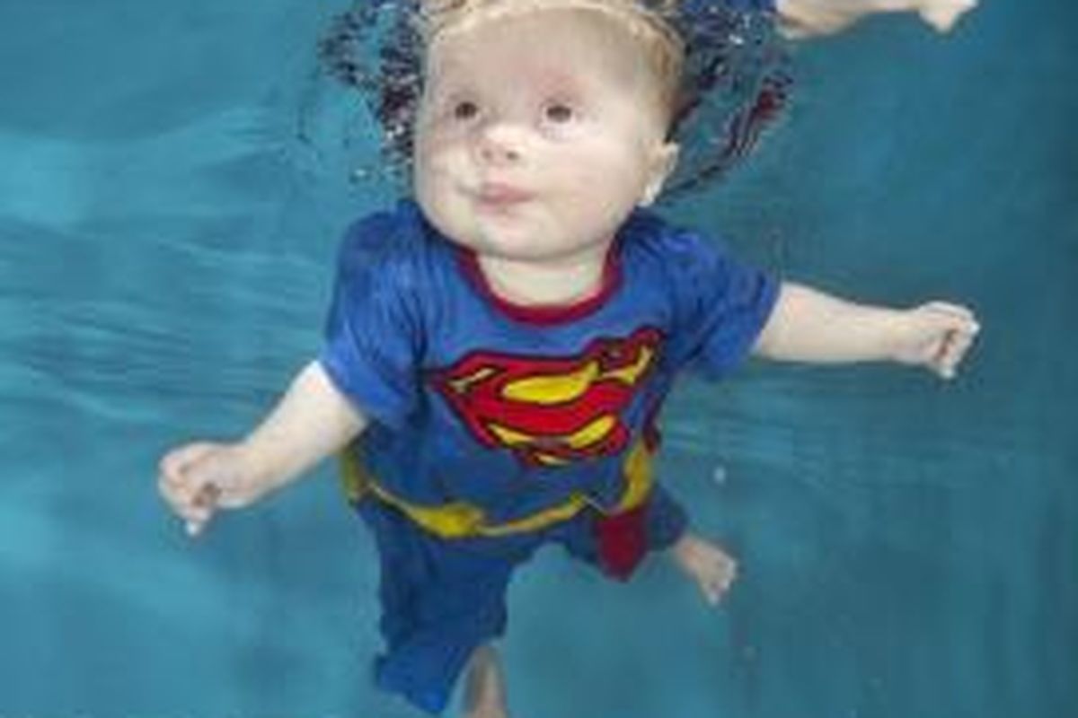 William Jones sudah belajar berenang sejak usia 7 minggu. 