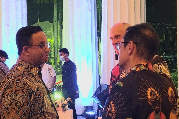 Gubernur Jakarta Anies Baswedan bersama perwakilan Kedutaan Besar sejumlah negara, menghadiri acara Jakarta International Collaboration  Reception di Museum Seni Rupa dan Keramik, Kota Tua Jakarta, Jakarta Barat, pada Senin (10/10/2022) malam.