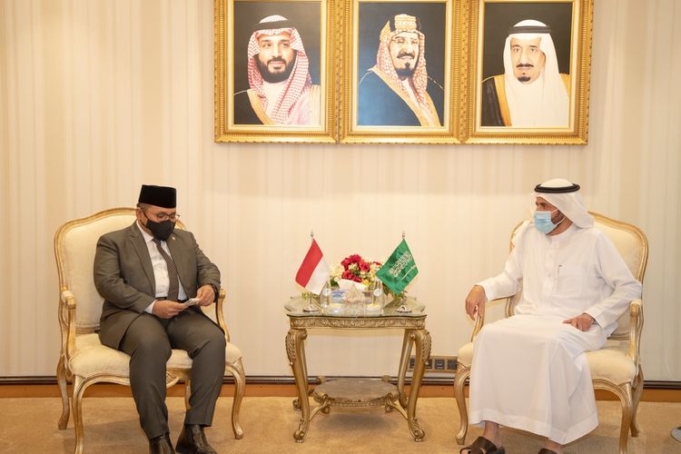 Menteri Agama Yaqut Cholil Qoumas Bertemu dengan Menteri Haji dan Umrah Arab Saudi H.E Tawfiq F Al-Rabiah di Mekkah, Senin (22/11/2021)