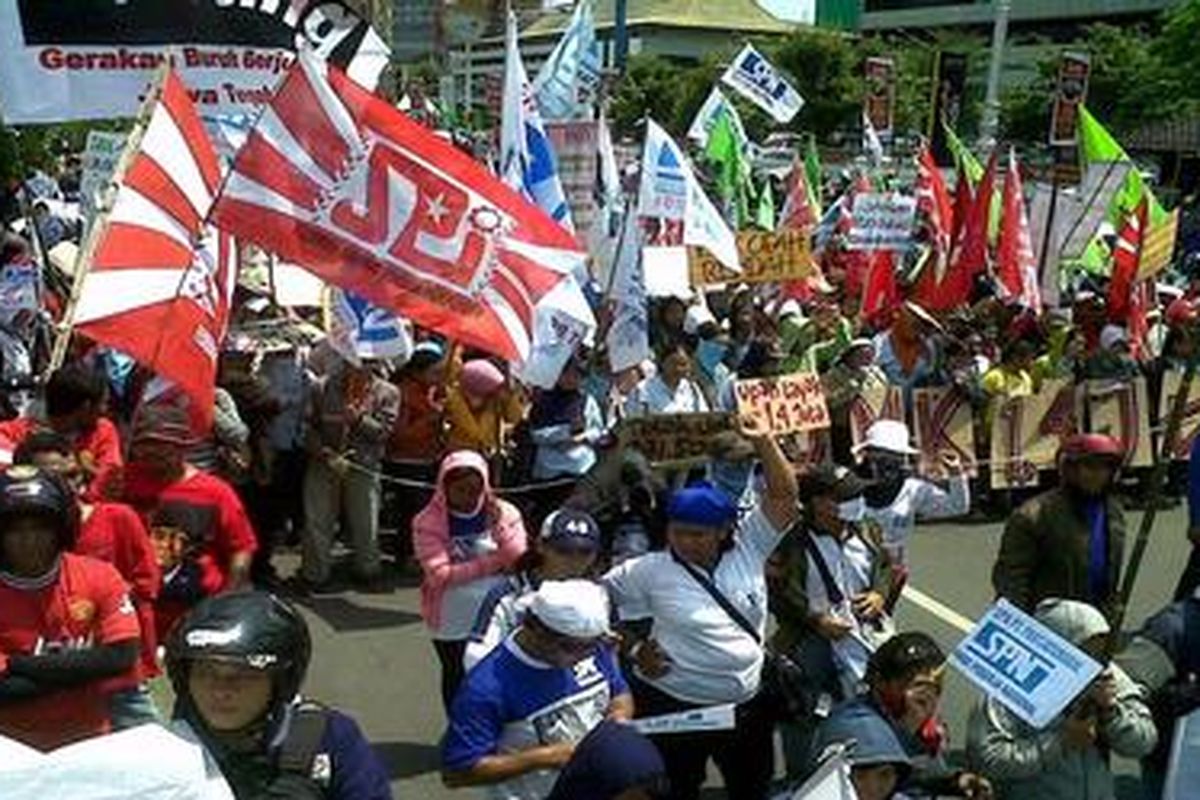 Buruh Kembali Blokade Kantor Gubernur Jateng