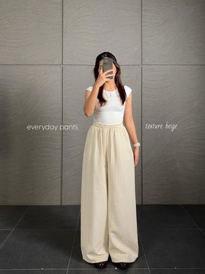 Motif garis selalu jadi andalan. Ini 6 rekomendasi celana stripe brand lokal yang nyaman, stylish, dan cocok dipakai harian hingga ke kantor.
