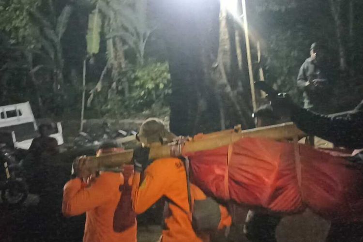Pendaki Asal China Terpeleset di Rinjani hingga Pingsan, Dievakuasi Tim SAR
