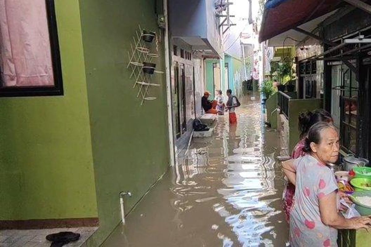 Permukiman warga Kebon Pala, Kelurahan Kampung Melayu, Kecamatan Jatinegara yang terdampak banjir luapan Kali Ciliwung, Senin (15/8/2022) 