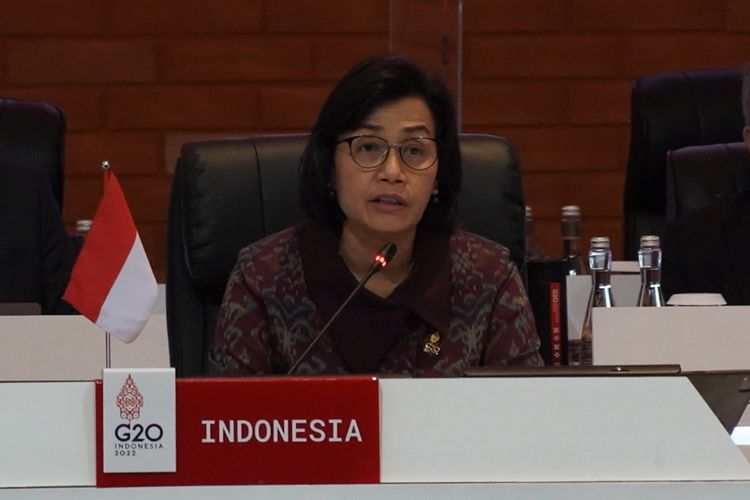 Menteri Keuangan Sri Mulyani Indrawati di Bali pada Jumat (15/7/2022). Sri Mulyani sebut APBN surplus Rp 73,6 triliun pada semester I-2022.