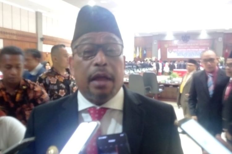 Gubernur Maluku Murad Ismail saat diwawancarai wartawan di Kantor DPRD Maluku, Jumat (25/10/2019)