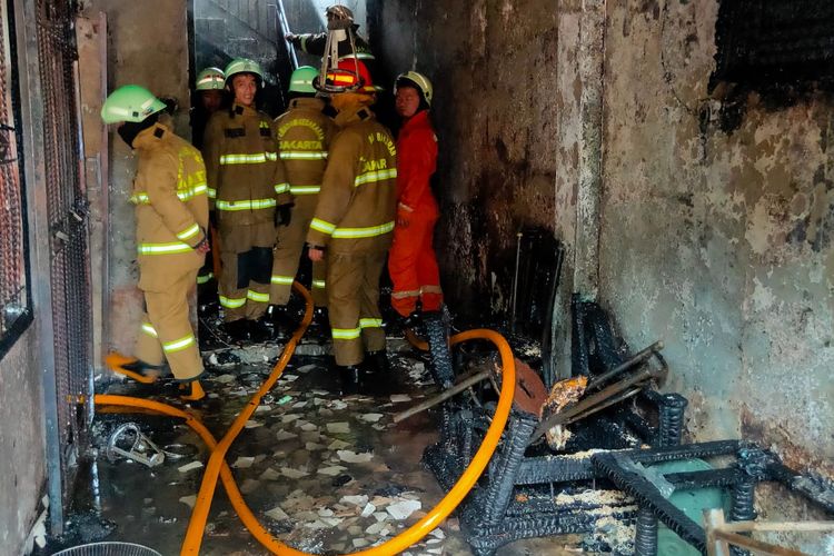 Sebuah rumah di Jalan Duren Tiga Selatan, RT 007 RW 03, Duren Tiga, Pancoran, Jakarta Selatan terbakar pada Jumat (19/11/2021) siang.