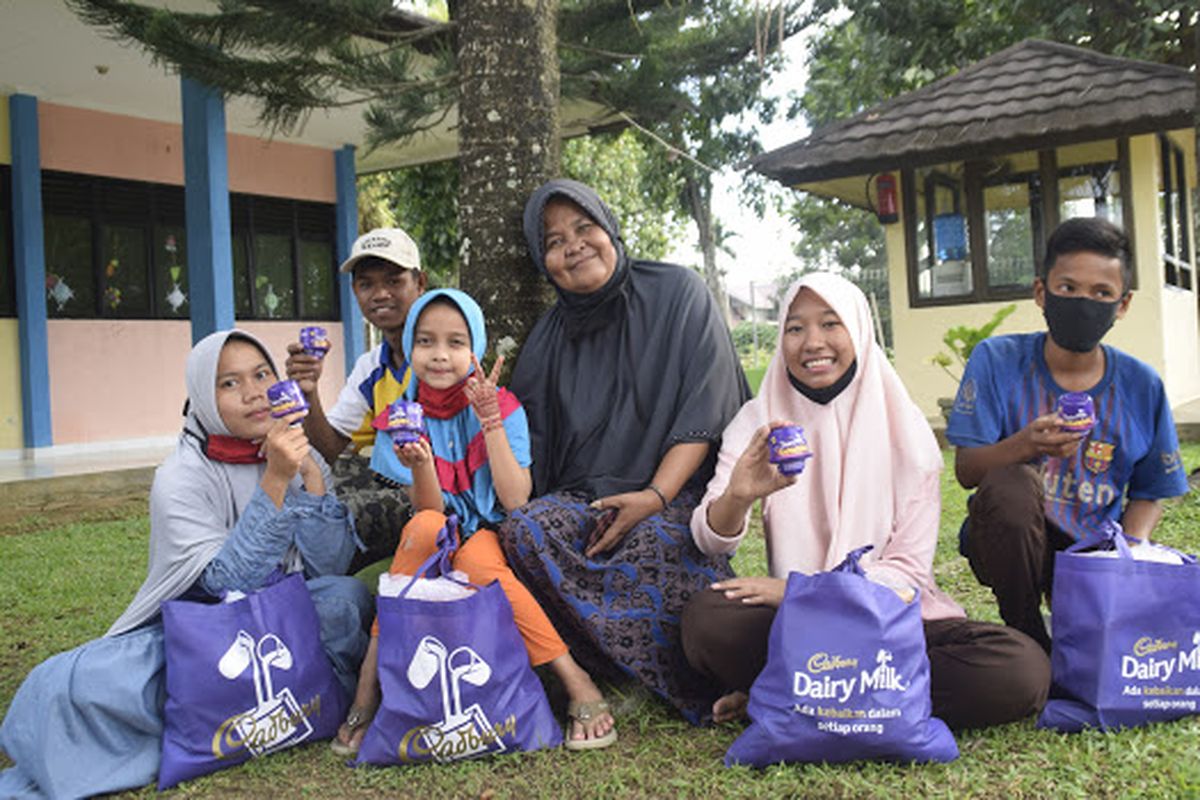 Cadbury membagikan ribuan paket nutrisi untuk anak-anak terlantar dibawah pendampingan SOS Childrens Village di 8 kota di Indonesia.