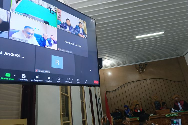 Suasana sidang online kasus korupsi pembangunan dermaga di Sabang yang melibatkan mantan komandan GAM Ayah Merin, Senin (13/11/2023)