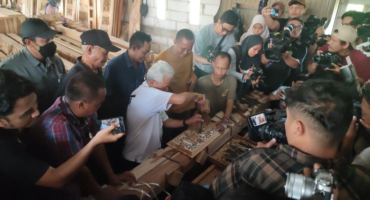 Kunjungi Jepara, Ganjar Terima Keluhan Perajin Ukiran soal Akses Permodalan
