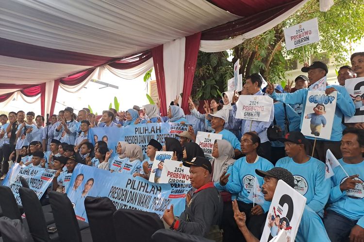 Gerakan Tani dan Nelayan Prabowo-Gibran mendatangi rumah Prabowo Subianto di Jalan Kertanegara, Jakarta Selatan, Rabu (17/1/2024). 
