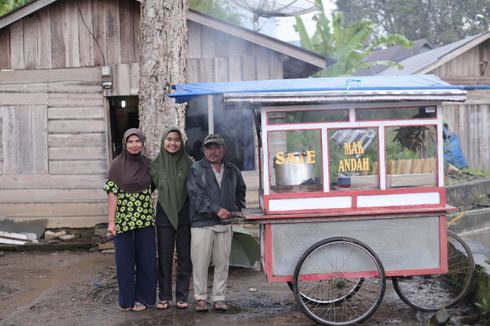 Anak Penjual Sate Padang Itu Kini Berkuliah di UGM...