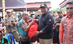 Sembako Gratis Dibagikan di Pasar Penyeimbang di Kalteng, Masyarakat Sambut Antusias