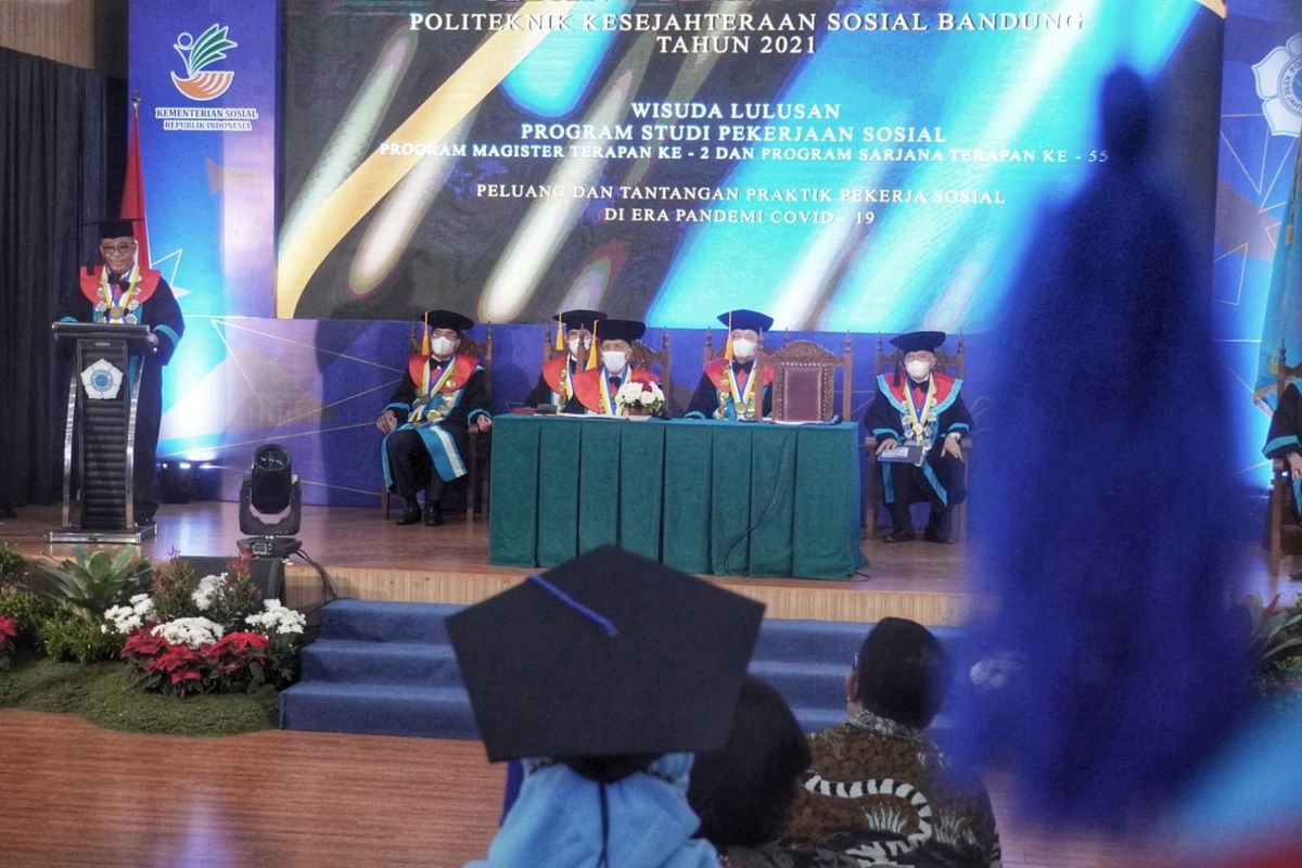 Wisuda Lulusan Politeknik Kesejahteraan Sosial (Poltekesos), Selasa (26/10/2022).