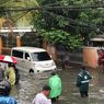 Pemprov DKI Distribusikan Perahu hingga Masker Kain untuk Penanggulangan Banjir