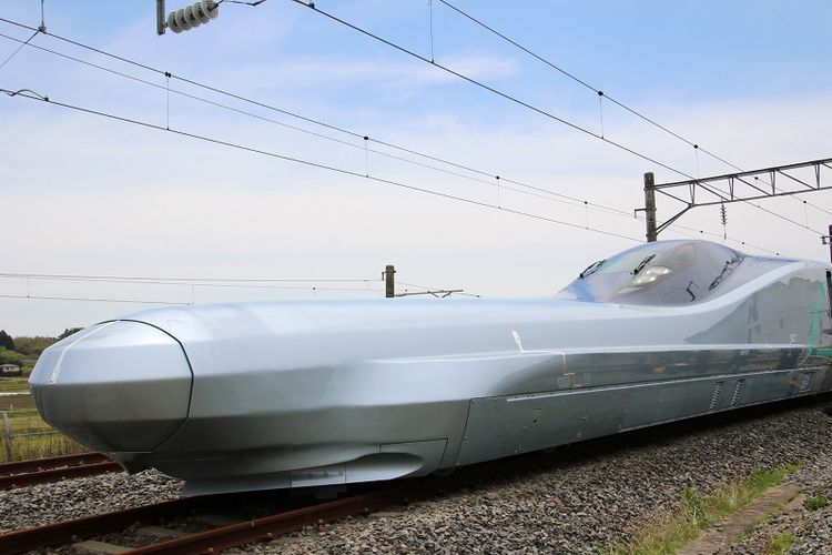 Beginilah bentuk moncong kereta Shinkansen ALFA-X yang baru menjalani uji coba.