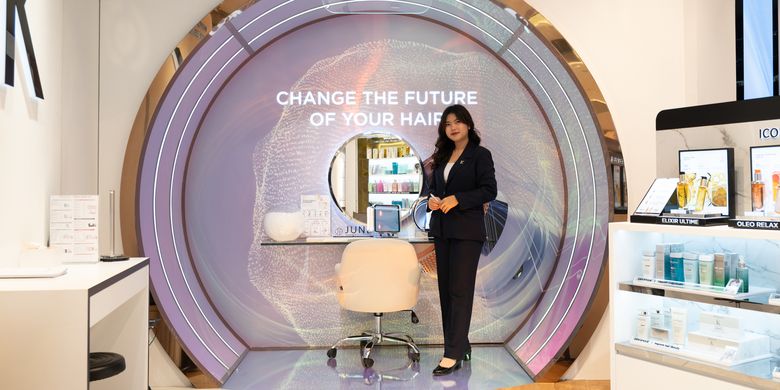 Layanan diagnosa rambut dan kulit kepala secara gratis melalui K-Scan dari Kerastase, yang berlokasi di Central mal Grand Indonesia.