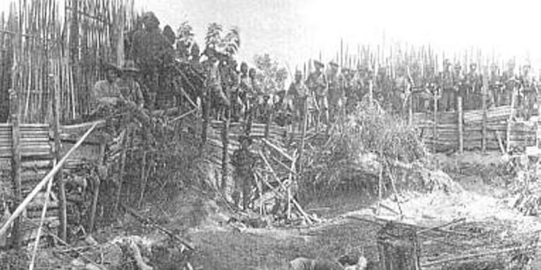 Tentara Belanda merebut benteng Fort Kuto Reh pada 14 Juni 1904 di tahap-tahap akhir Perang Aceh yang berlangsung selama 30 tahun. Perang Aceh menjadi salah satu perang dengan durasi paling panjang dalam sejarah dunia.