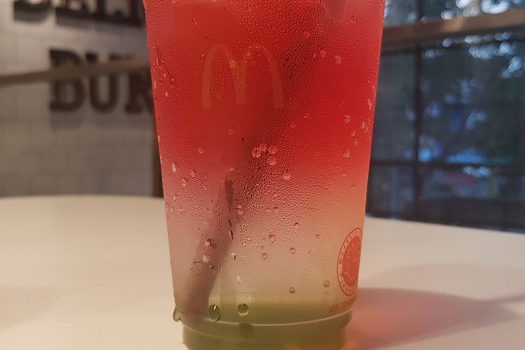 Iltalian soda dari menu Taste of Italy McDonald's Indonesia. 