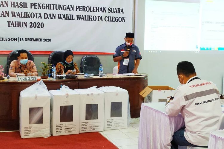 KPU Cilegon menggelar rapat pleno rekapitulasi dan pengitungan suara hasil Pilkada Kota Cilegon