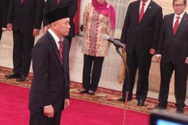Presiden Joko Widodo melantik Teten Masduki menjadi Kepala Staf Kepresidenan di Istana Negara, Jakarta, Rabu (2/9/2015).
