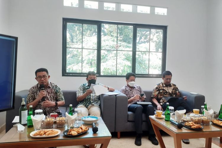 Konferensi pers sosialisasi UU Harmonisasi Peraturan Perpajakan (HPP) dan perkembangan pajak terkini di Jakarta, Jumat (27/5/2022).