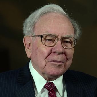 Warren Buffett akan mundur dari jabatan CEO Berkshire Hathaway pada akhir 2025. Tongkat estafet kepemimpinan akan diserahkan kepada Greg Abel.