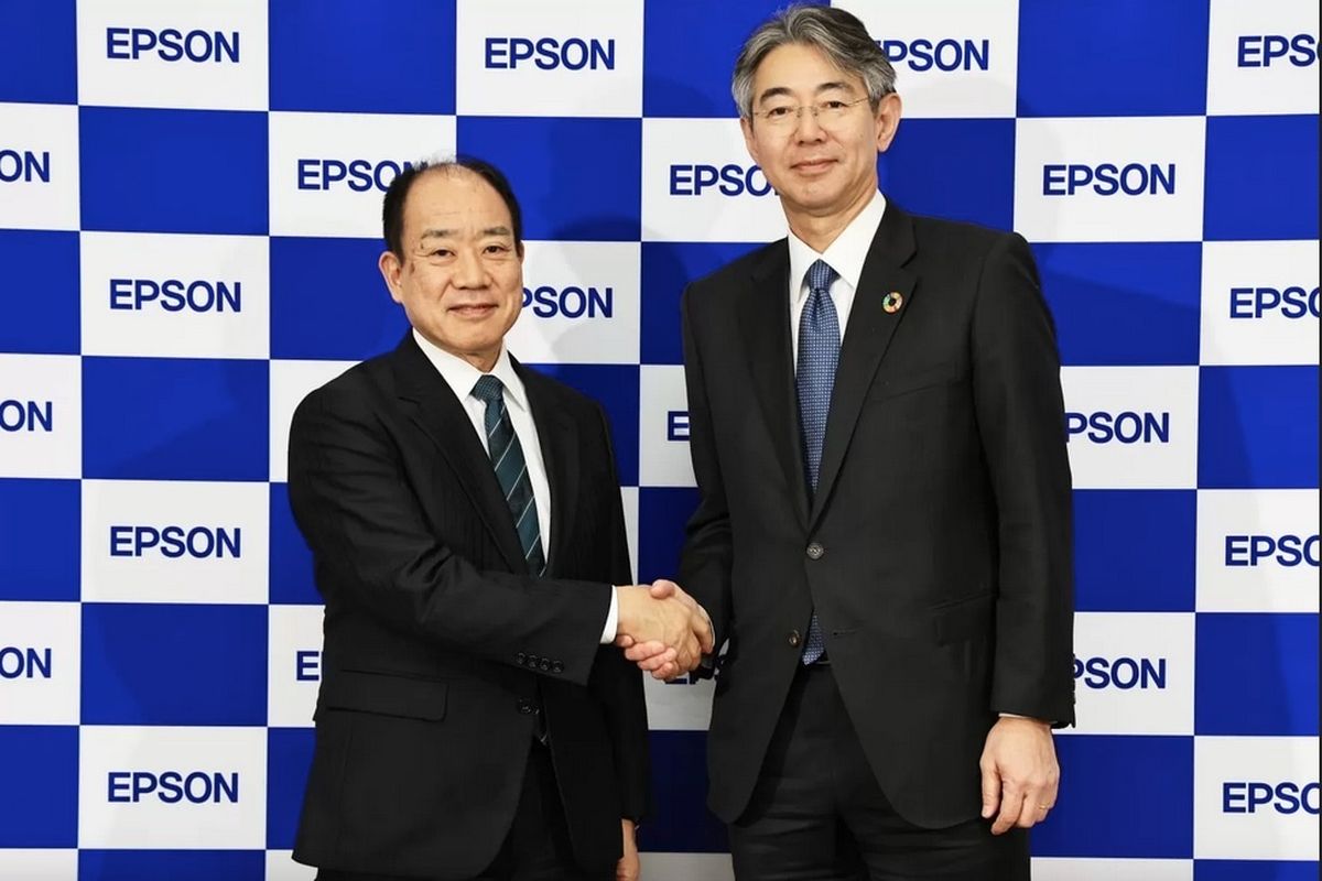 Yasunori Ogawa (kiri), Chairman dan Director, Seiko Epson Corporation dan Junkichi Yoshida (kanan), President and Representative Director, Chief Executive Officer, Seiko Epson Corporation. 