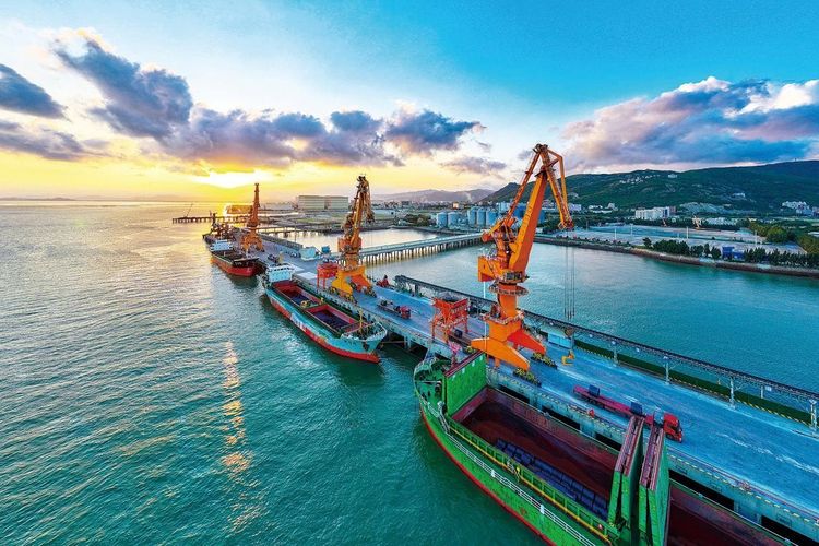 Dermaga di Area Operasi Yuanhong di Taman China ?Dua Negara, Taman Kembar?. 