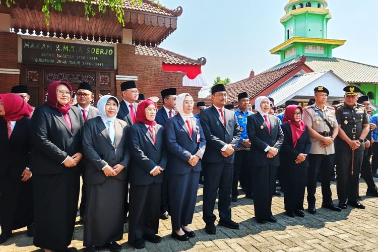Kenang Gubernur Suryo, Khofifah Sebut Nilai Keberanian dan Cinta Bangsa Harus Diwariskan