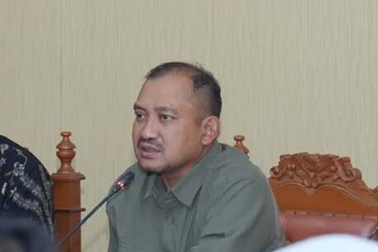 Rekam Jejak Bupati Pemalang Anom Widiyantoro: Dulu Kalahkan Vicky Prasetyo, Kini Di-OTT KPK