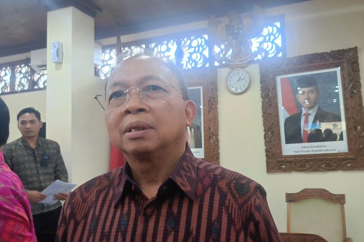 Gubernur Bali, Wayan Koster, mulai mengajukan Rancangan Peraturan Daerah berjudul Pengendalian Alih Fungsi dan Alih Kepemilikan Lahan Produktif dan Sawah serta Praktik Nominee ke DPRD Bali.