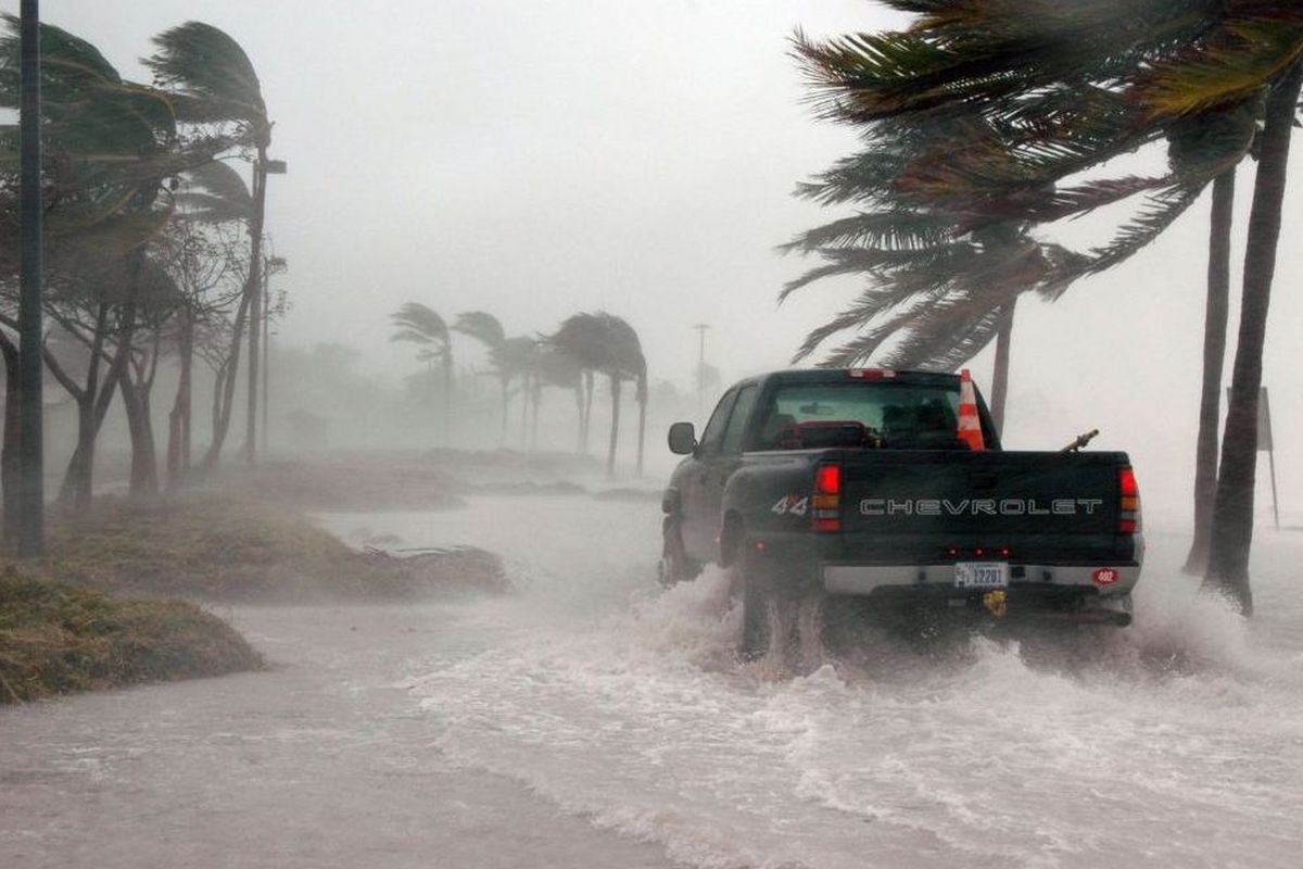 Gelombang panas, banjir, dan badai makin sering terjadi. Namun, jumlah korban jiwa menunjukkan pola yang tidak sederhana.