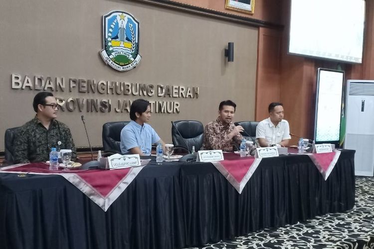 Vice President EAROPH sekaligus Wakil Gubernur Jatim Emil Elestianto Dardak (kedua dari kanan) di Kantor Badan Penghubung Pemprov Jatim, Menteng, Jakarta Pusat, Kamis (22/99/2022).