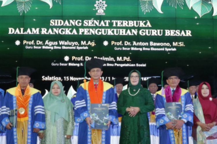 Pengukuhan tiga guru besar UIN Salatiga yang diadakan di Kampus UIN Salatiga, Jawa Tengah, pada Rabu (15/11/2023).
