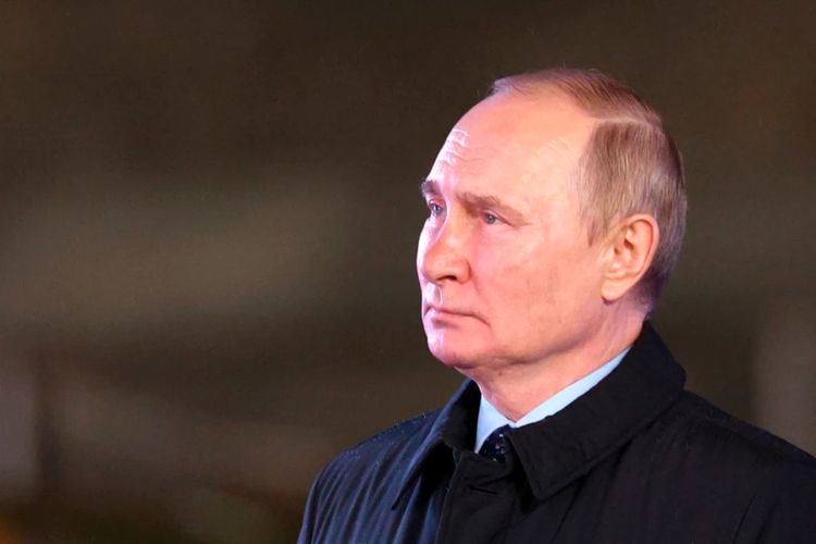 Presiden Rusia Vladimir Putin mengunjungi museum interaktif terbuka untuk memperingati 81 tahun parade era Perang Dunia II dan Pertempuran Moskwa, di Lapangan Merah di Moskwa, Rusia, pada Selasa (8/11/2022). Rusia pada Senin (24/3/2023) menyatakan keprihatinan serius atas ketegangan baru yang terjadi antara Armenia dan Azerbaijan.