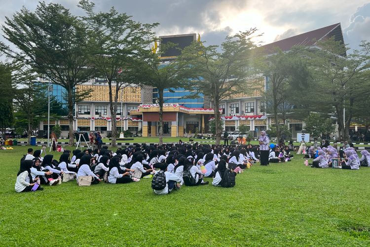 Viral Video Maba UNP Jalan Jongkok, Ketua Alumni: Itu Seperti Zaman Penjajahan